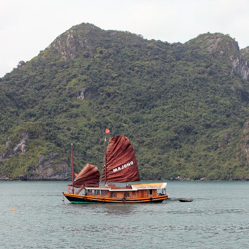 Vietnam-20-Unterkoefler-2013.jpg - Typical Ha Long junk (Photo by Alexander Unterköfler)