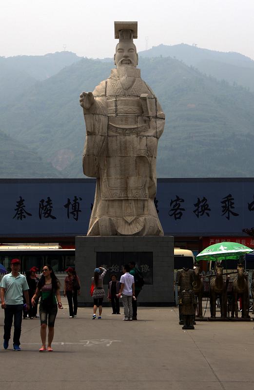 China-40-Unterkoefler-2012.jpg - Main entry to the Terracotta Army, Xi'an (Photo by Dieter Unterköfler)