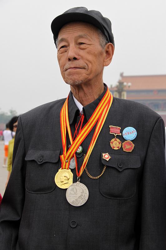 China-54-Unterkoefler-2012.JPG - People on Tiananmen Square, Beijing (Photo by Dieter Unterköfler)